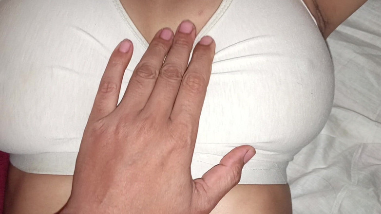 Hot Sudipa: Ragazza indiana carina ed arrapata del villaggio scopa video