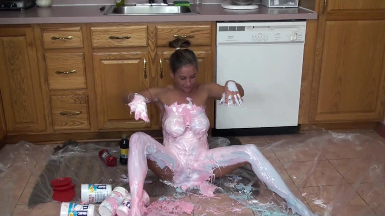 ChickPass Amateurs: Busty MILF Leeanna Heart gets sticky