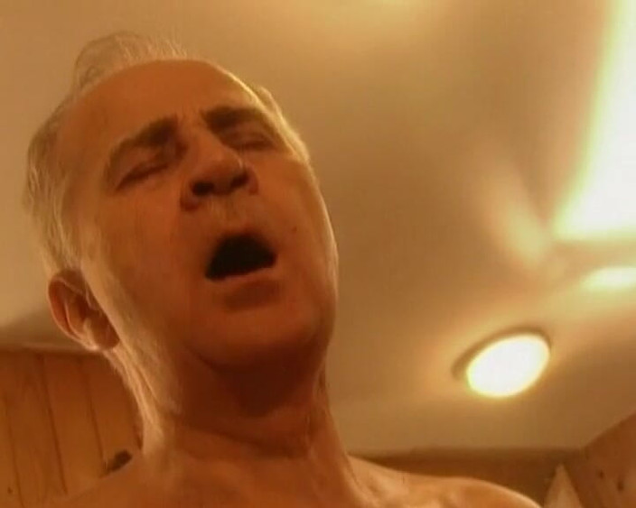 German amateur couples: Збуджений чувак трахає двох німецьких повій у сауні