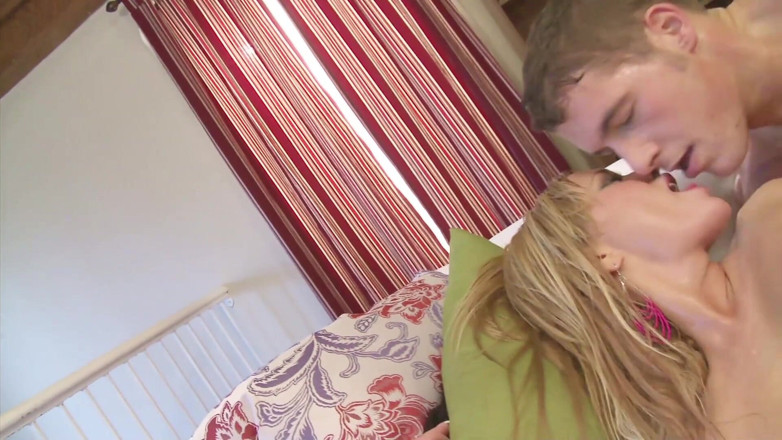 Full porn collection: Bomshell neigbour MILF seduce young guy to fuck