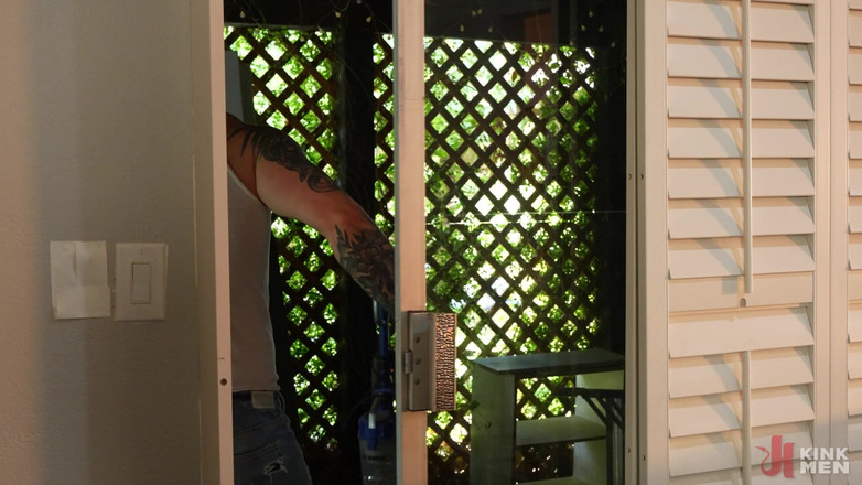 Taken rough: 小心你读到的内容：约翰尼·福德把恶魔从brock kniles中抽出来