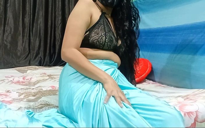 Dearshivani: Wunderschöne Desi Bhabhi in Blauer Sari wird von Dever gefickt