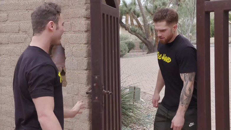 Gay Hoopla: Price Hogan en Rico Vega flipn en delen een dubbele...