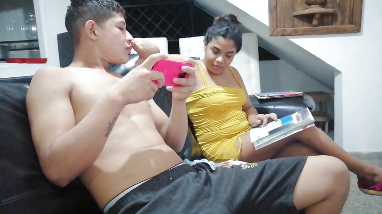 SAMANTA: 마누라와 함께 책을 보고 이웃을 따먹어