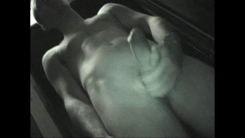 Young straight boy masturbation: Dans un sex-shop en solo, directement au sperme