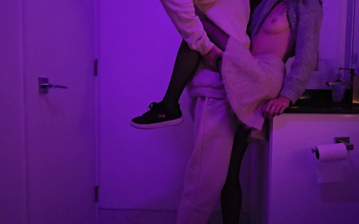 Ohseehere: Teens Having Sex in a Club Toilet
