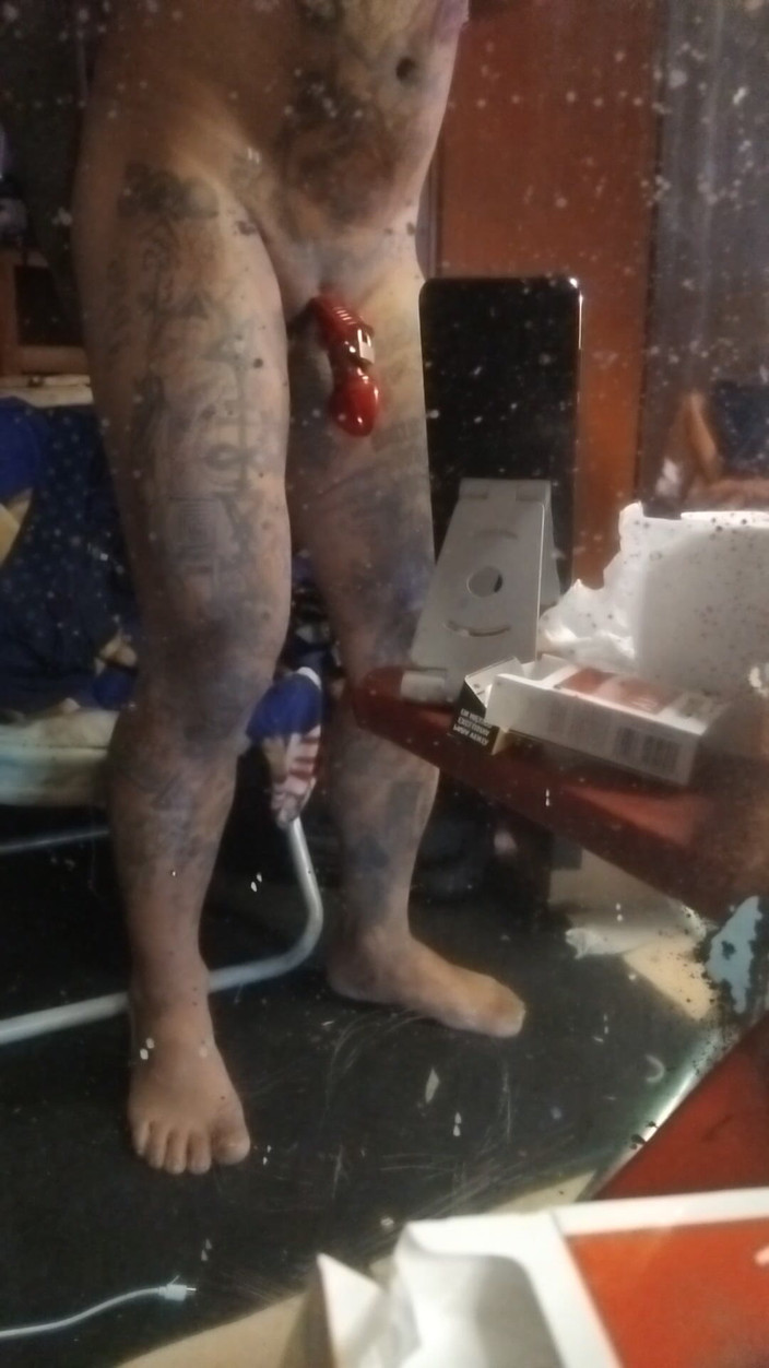 Vkta77: 私は私の小さなペニスが跳ねるのを見るのが大好きです