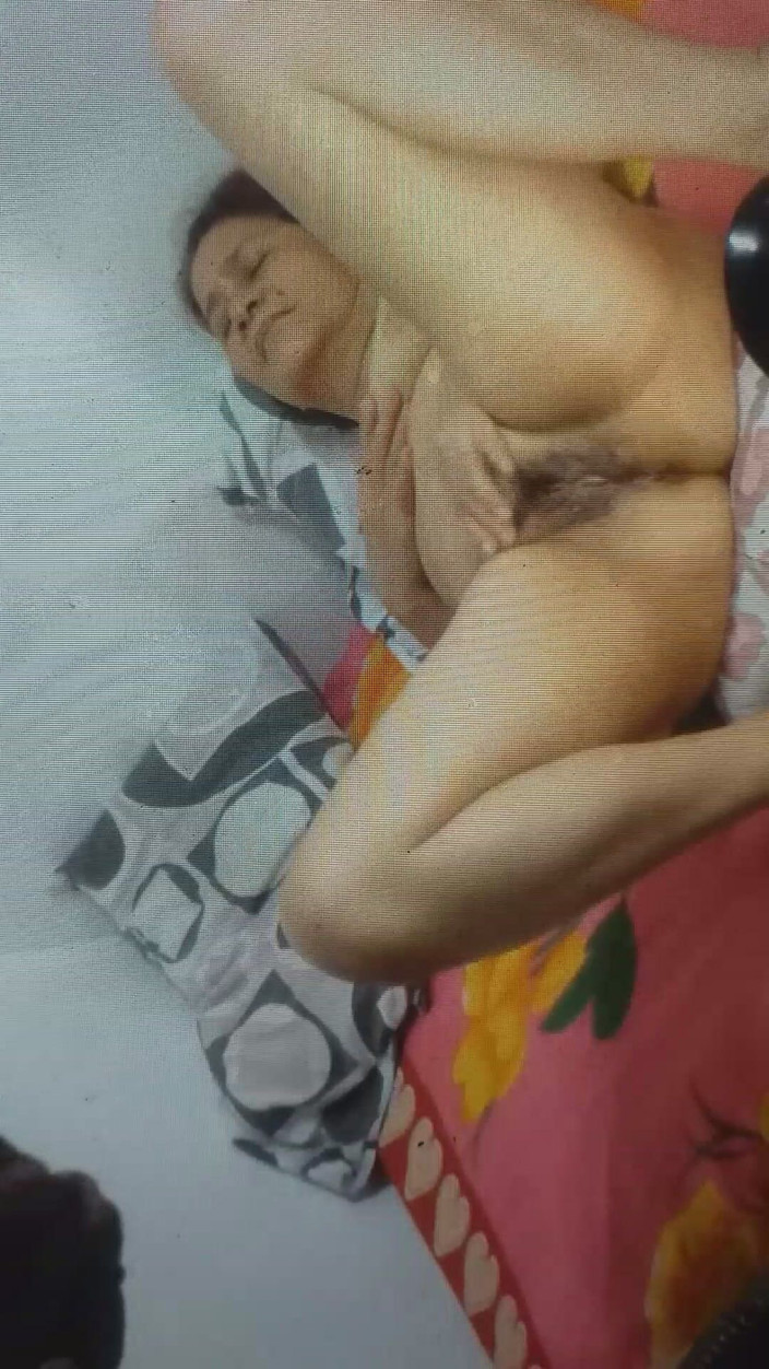 Ador66: Ella no se arrepentirá de hacer siempre su coño tan...