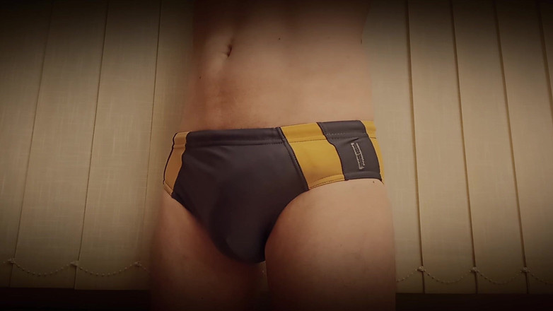 TheOldBigThing: Rostoucí erekce v plavkách