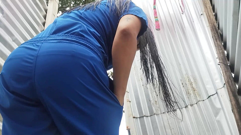 irina69star: ビーチブースで撮影された女性ラテンガール