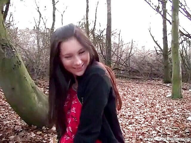 Young Libertines: Follada de otoño en la alfombra