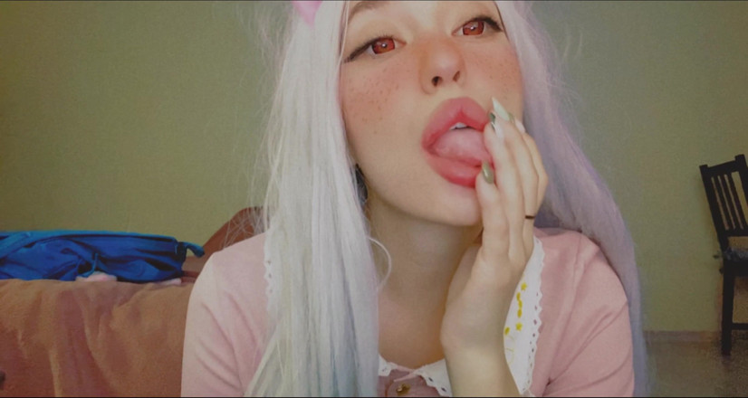 Bambietta Valentain: Hot anime girl sucking her beautiful fingers