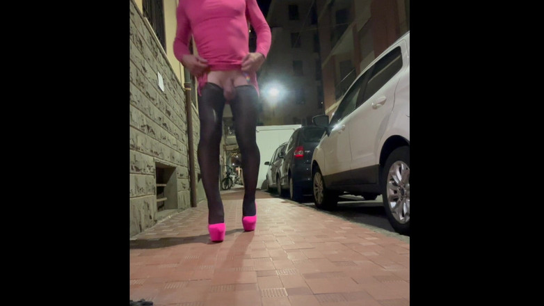 72msxxx: Marcher à poil dans l’immeuble de l’appartement