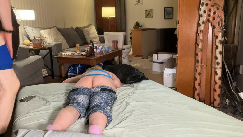 Alpha stud 4 u: Lihat Saya MenanggalkanNya Dari Katil Gaya Doggy