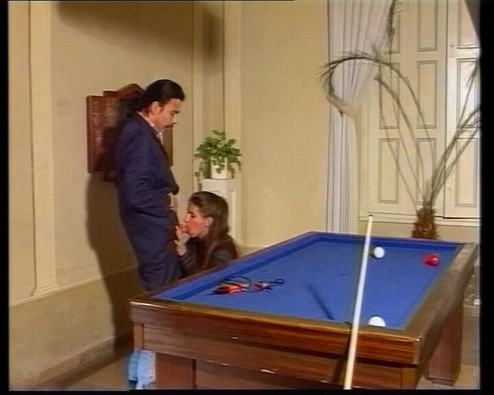 Deutsche Frauen: Ohromující kočička z Německa byla ošukaná na kulečníkovém stole