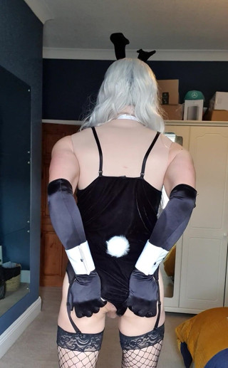JessicaXD: Blonde Bunny - Satin opera gloves, fishnet stockings, heels and suspenders