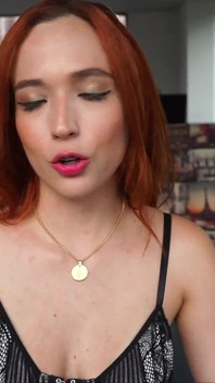 Wawancara Sensual, Panas, Panas Dengan Berambut Merah Ini Di Sofa