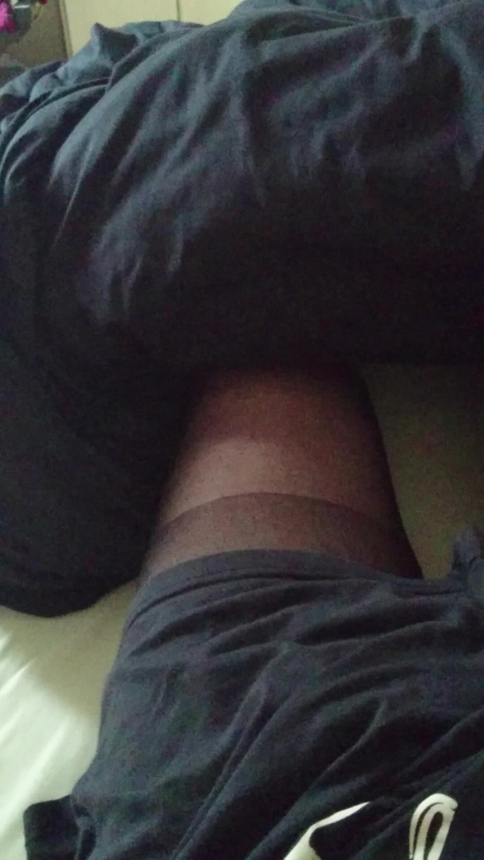 Carmen_Nylonjunge: Chłopak W Nylonie I Czarne Rajstopy