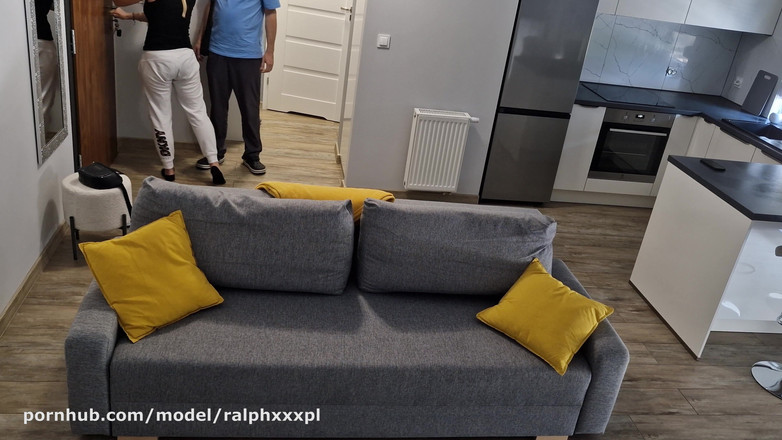 Sexy Cheating Mommy: Esposa engaña con vecino mientras marido está en el trabajo