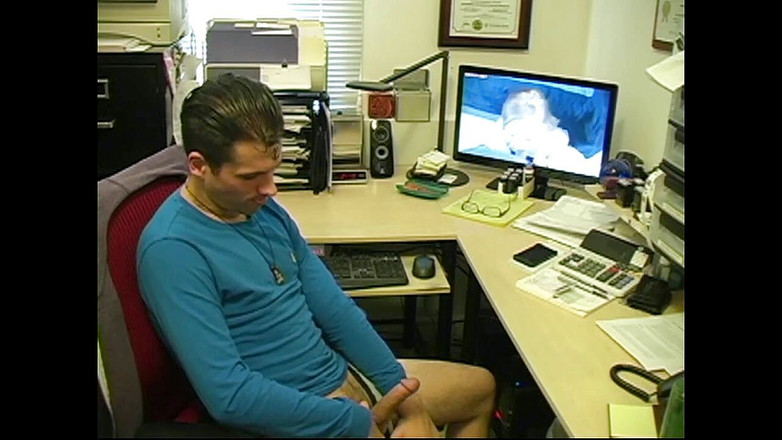 The Great Canadian Male: Troy potrzebuje tyłka