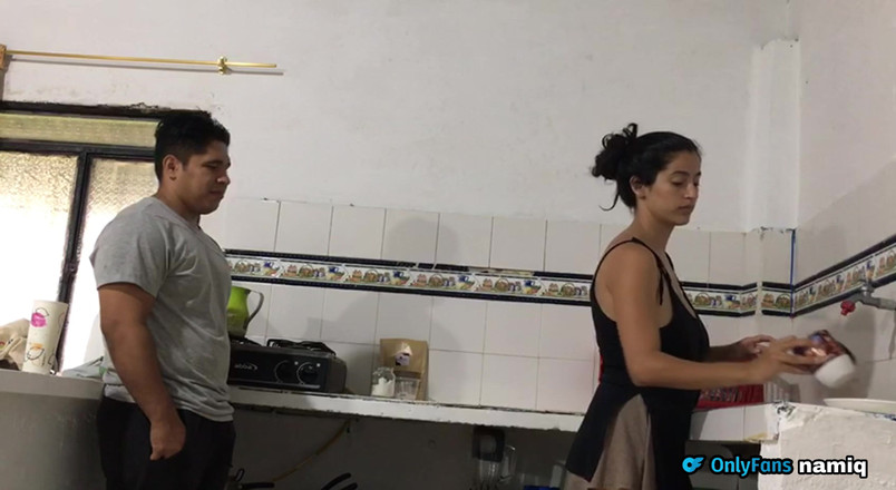 Dakotasex: 義理の妹がキッチンで良いアソコで私に思い切り平手打ちを用意してくれました