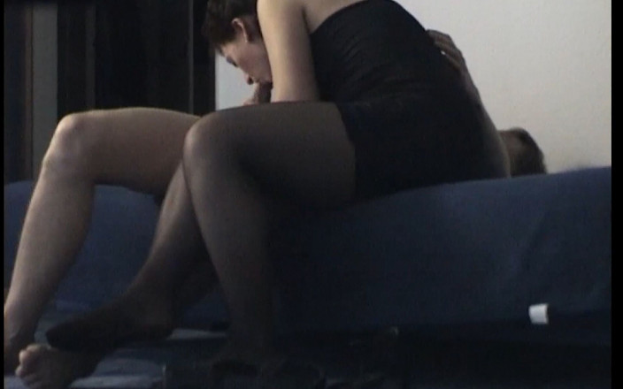 Serge Didier: 年轻人乱搞害羞的女人并用相机拍摄一切