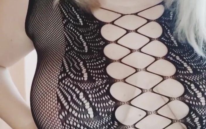 Whitekitten: Krzywego dziewczyna dokucza ci w seksownym body