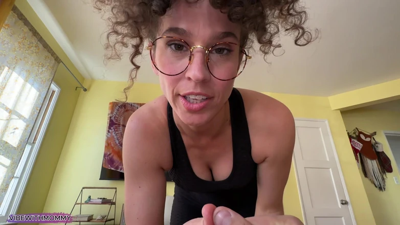 VibeWithMommy: Une belle-mère baise son meilleur ami de son beau-fils
