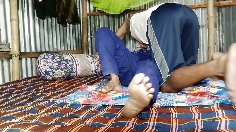 SAFI TV: La sorellastra ha trovato il fratellastro da solo e ha...