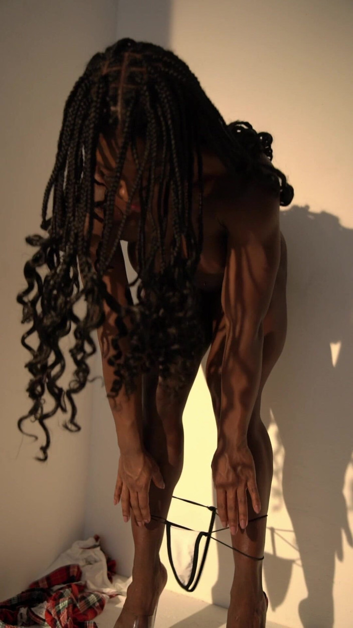 Female Hard Body: Kostum awek kolej Ivonne Fit berotot