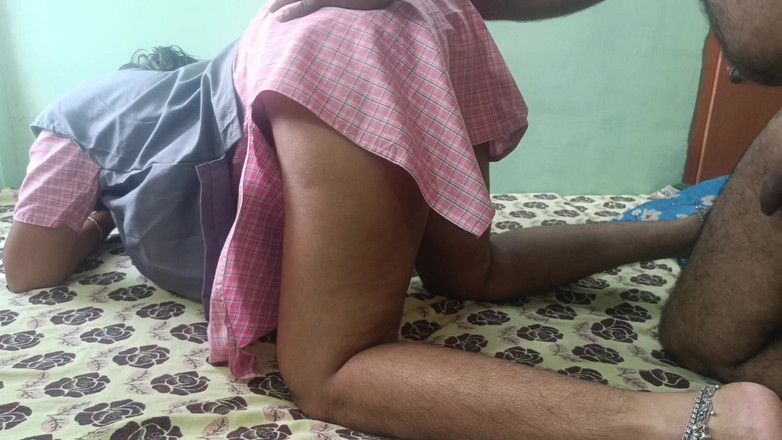 Palani69: 女孩在假期在朋友房间享受睡一张床和和男友的浪漫