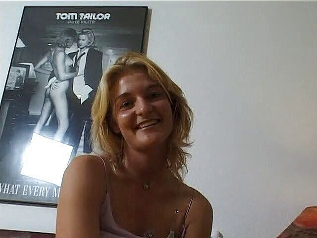 Lucky Wankerz: Blonde whore toying her pussy