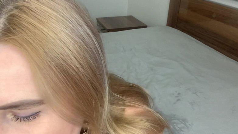 SugarNadya: Sexy blonde decided to show how to play with her...