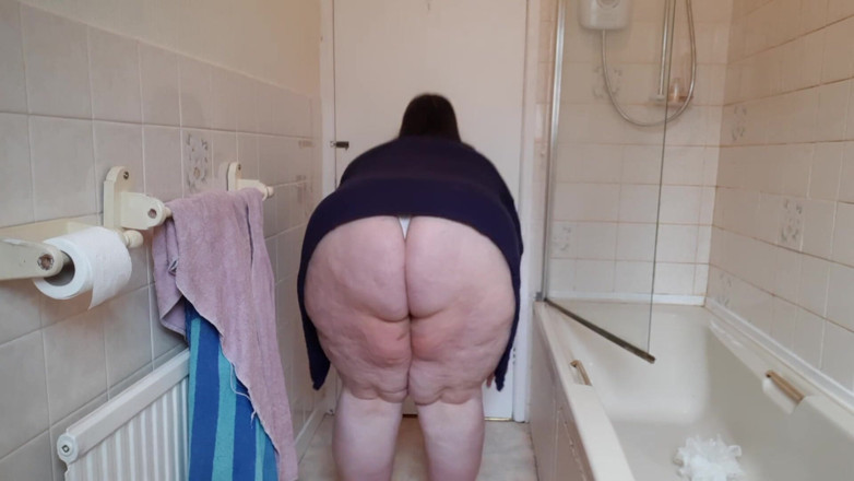 SSBBWLadyBrads: SSBBW Stretch exercise in bra &amp; thong