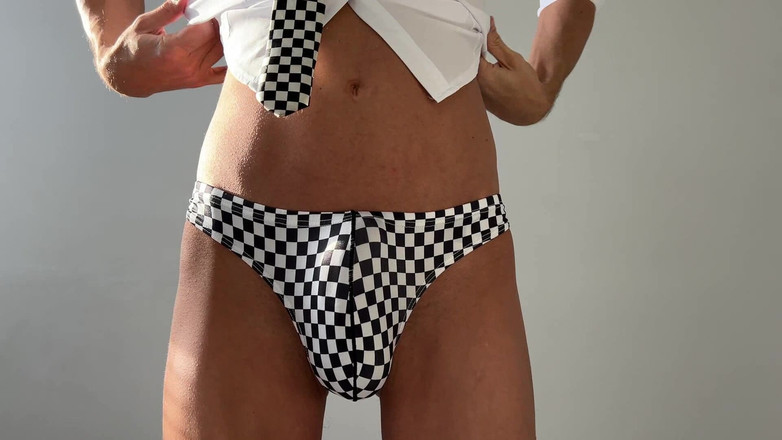 jacklongtv: Emoboy menyentak zakar besar dalam kemeja putih dengan tali leher...