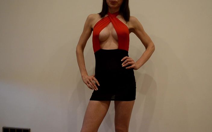 Mistress Mary: Göğüslerime boşal hepsini yala