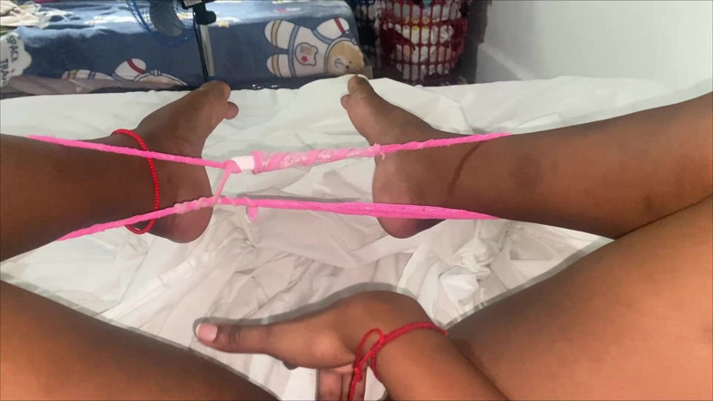 olivercastelistar: Sie schließt die tür und sucht nach orgasmus