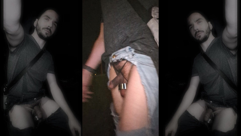 kinkygaynudist: Wąż Wychodzi W Nocy (it's Not White - the Black One's Awake)...