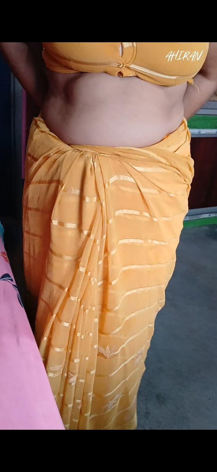 Aahan Ahiran: Asijská indická dívka recenze a předehra se svými prsy