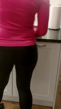Hot Wife Sucked Pizza Delivery Guy to Get His Sauce on Pizza