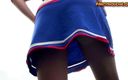 Pantyhose me porn videos: Sletterige cheerleader Melissa in zwarte panty toont zich