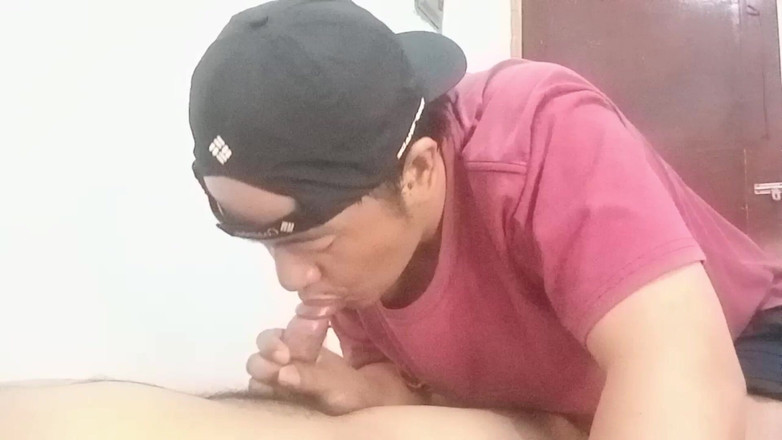 Talahib23: Este atât de delicios să adânc în gât o pulă amestecată...