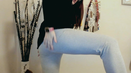 Nicoletta Embassi: Italian Girl Farts Under Her Gym Pants