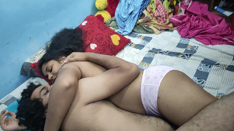 Vaishnavysharunraj: 与胸部压机的夜间脱除和热辣的浪漫