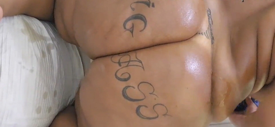 Suzyfuracao: Öl auf den dicken, fetten Hintern auftragen