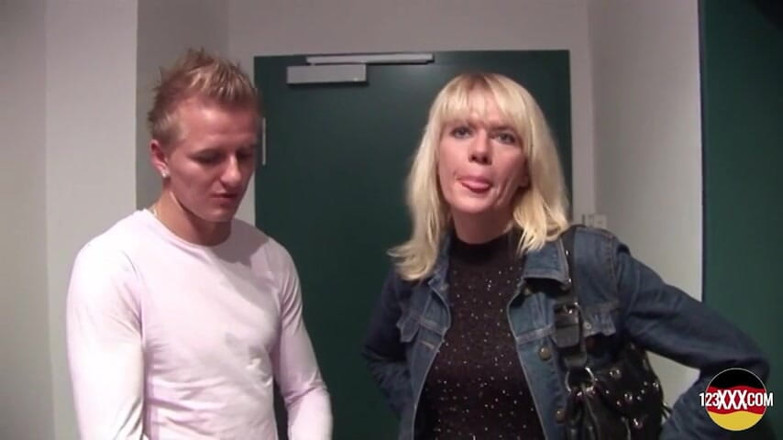 123XXX - 100% Amateurs: Wild Blonde MILF From Germany Showing How It's Done