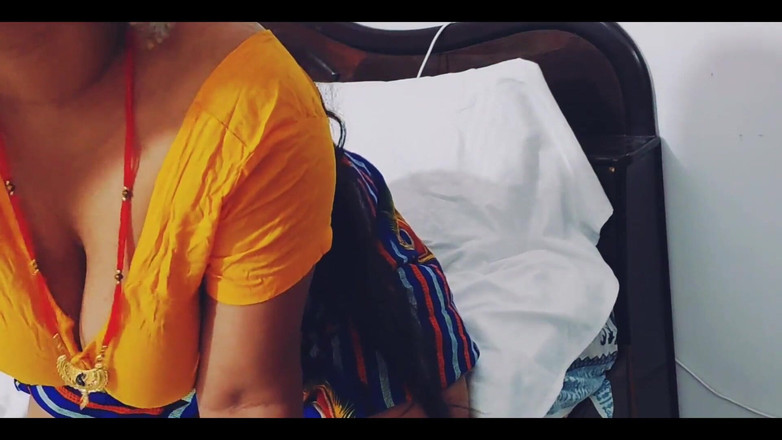 Desi Club House: インドのバービーがダーティートークで彼女のデバーといたずらなセックスを