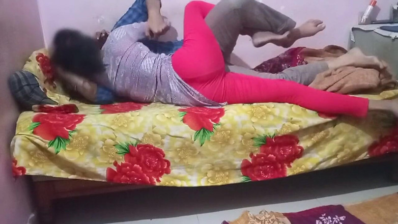 Anny: 勾引了一个美丽的女孩并离开了她