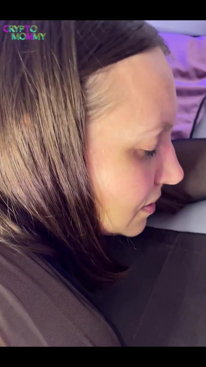 Crypto Mommy: Bb, ik wacht op je in het zwembad