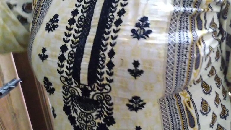 Aria Mia: 사비타 바비의 뚱뚱한 엉덩이는 청소할 때 계부에 의해 풀려났습니다.